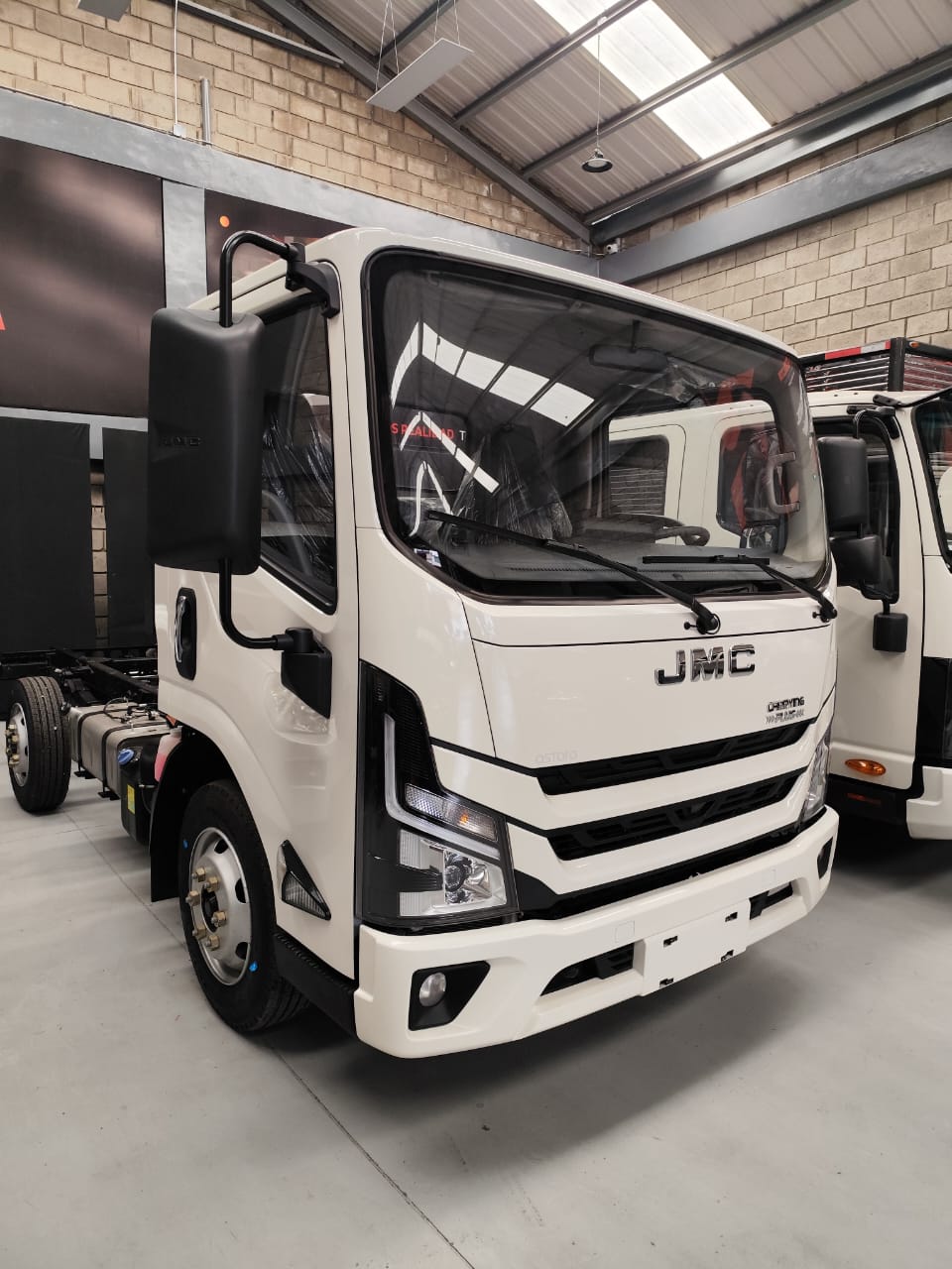 
								JMC CHR CARRING PLUS full									