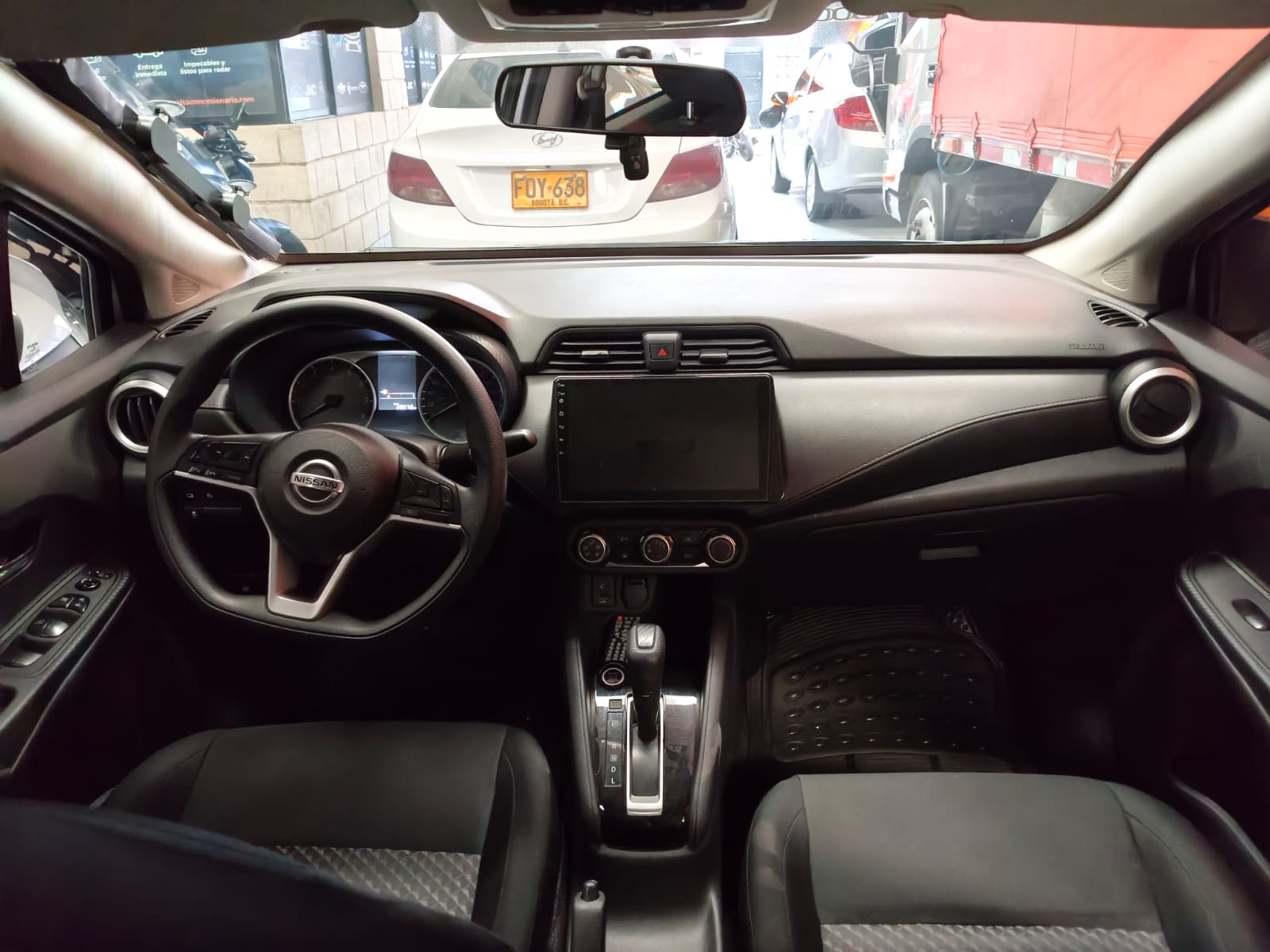
								NISSAN VERSA full									