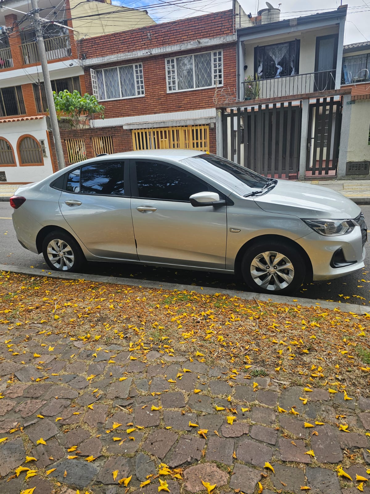 
								CHEVROLET ONIX LTZ full									