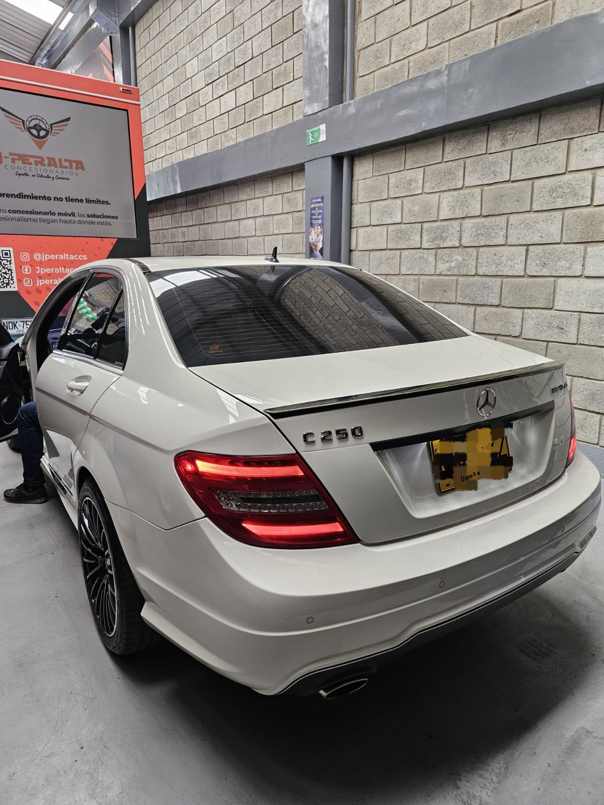 
								MERCEDES BENZ C250 CGI full									
