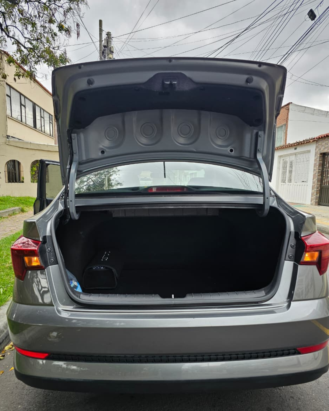 
								HYUNDAI HB20S full									